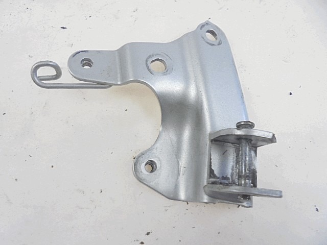 SUPPORTO PEDALINA POSTERIORE DESTRA YAMAHA T-MAX 500 ( 2004 - 2007 ) 5VU274400100 REAR RIGHT FOOTREST BRACKET CON DIFETTO