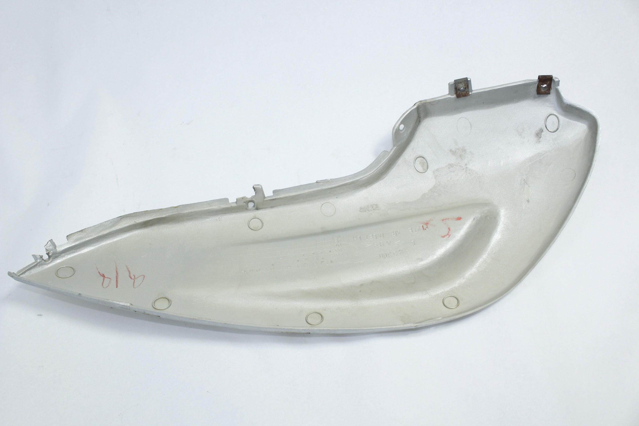 CARENA CENTRALE SINISTRA TGB F409 150 453002 LEFT SIDE CENTRAL FAIRING CON GRAFFI ATTACCHI DANNEGGIATI