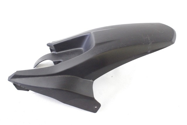 APRILIA TUONO 125 B043209 PARAFANGO PARASPRUZZI POSTERIORE 17 - 20 REAR FENDER LEGGERO SEGNO DI USURA