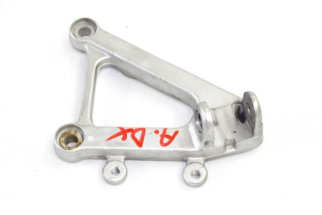 APRILIA TUONO 1000 R AP8135909 STAFFA PEDANA ANTERIORE DESTRA 04 - 05 FRONT RIGHT FOOTREST HOLDER