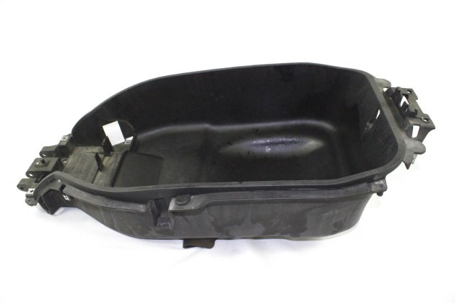 APRILIA SCARABEO 250 AP8179129 VASCA SOTTOSELLA PORTACASCO 06 - 11 HELMET COMPARTMENT