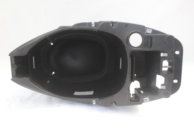 PIAGGIO ZIP 50 4T 1B005820 VASCA SOTTOSELLA PORTACASCO 18 - 20 HELMET COMPARTMENT 1B004694 1B004961