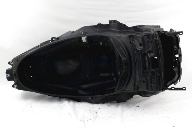 PIAGGIO MP3 250 655490 VASCA SOTTOSELLA PORTACASCO 06 - 11 HELMET COMPARTMENT