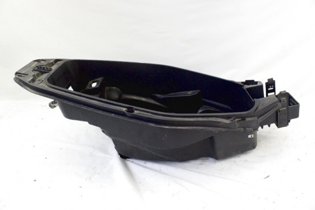 APRILIA SR MAX 300 653905 VASCA SOTTOSELLA POTACASCO 11 - 16 HELMET COMPARTMENT