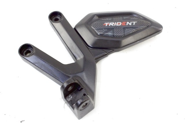 TRIUMPH TRIDENT 660 T1076601 STAFFA PEDANA ANTERIORE SINISTRA 21 - 24 FRONT LEFT FOOTREST HOLDER