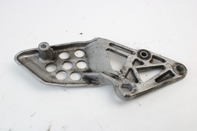 SUZUKI RF 900 R 4352121E00 STAFFA PEDANA ANTERIORE SINISTRA 94 - 97 FRONT LEFT FOOTREST HOLDER