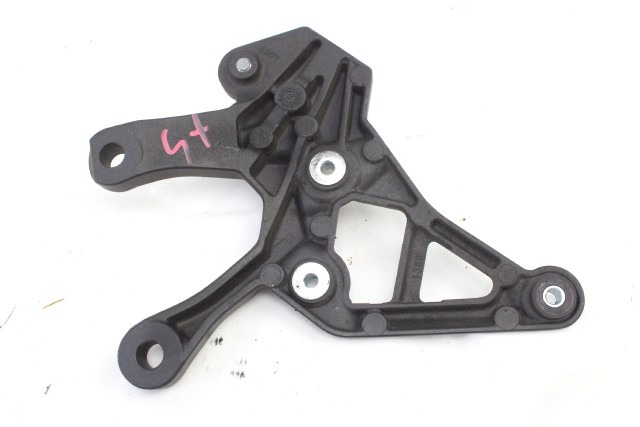 KAWASAKI Z 900 35063139918R STAFFA PEDANA ANTERIORE SINISTRA ZR900F 2023 FRONT LEFT FOOTREST HOLDER 