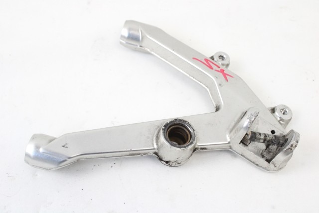 DUCATI PANIGALE V2 824Z4631AA STAFFA PEDANA ANTERIORE SINISTRA 20 - 24 FRONT LEFT FOOTREST 82431861A 82421861AA 82421862AA 82424631AA