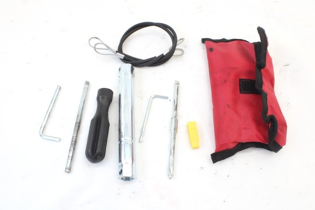 DUCATI SUPERSPORT 950 S KIT ATTREZZI IN DOTAZIONE 21 - 24 TOOLS KIT