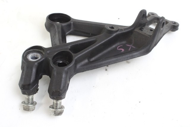 KTM 125 DUKE 93003038000 STAFFA PEDANA ANTERIORE SINISTRA 21 - 23 FRONT LEFT FOOTREST HOLDER