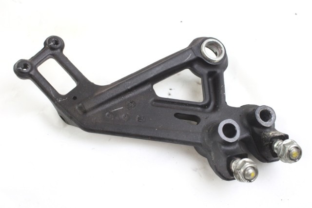 KTM 125 DUKE 93003038000 STAFFA PEDANA ANTERIORE SINISTRA 21 - 23 FRONT LEFT FOOTREST HOLDER